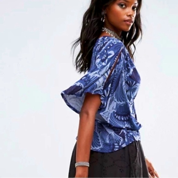 ⭐️SOLD⭐️3/$20 🔥Free People | Boho AZURE Blue Floral Bell Sleeve Top Sz SP - Picture 3 of 10